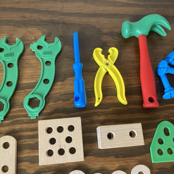 Brio Mec Assorted Construction Set and Instructions - Picture 7 of 11